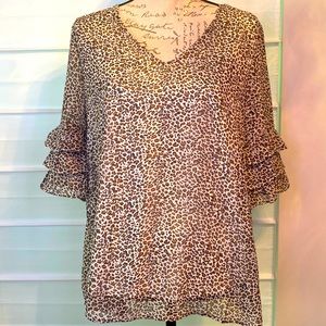 Jodifl V neck short sleeve animal print top